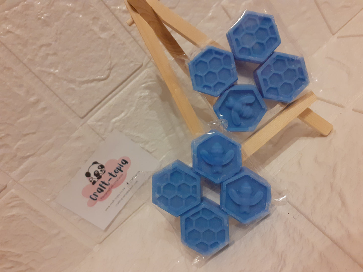 mini bee & honeycombs